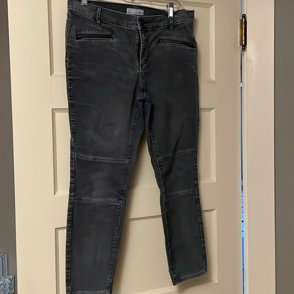 Gray thin wale Loft cords. Petite 29 (8) modern skinny ankle. ￼